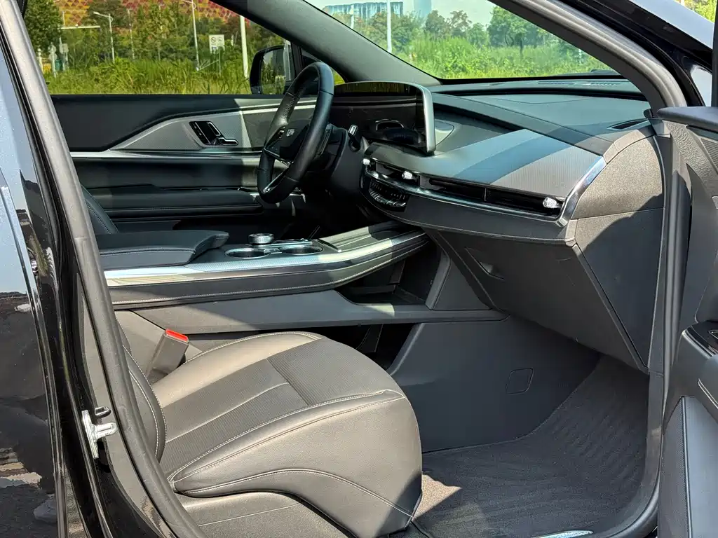 Cadillac XT5 — миниатюра 10