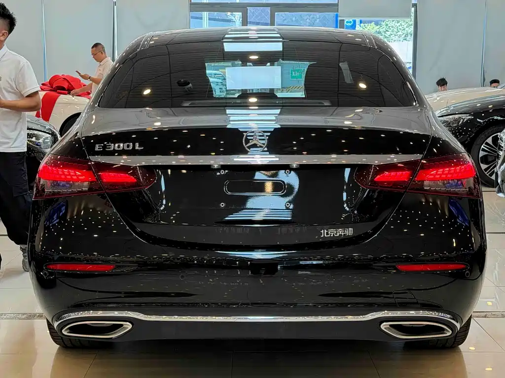 Mercedes-Benz E-Class — миниатюра 14