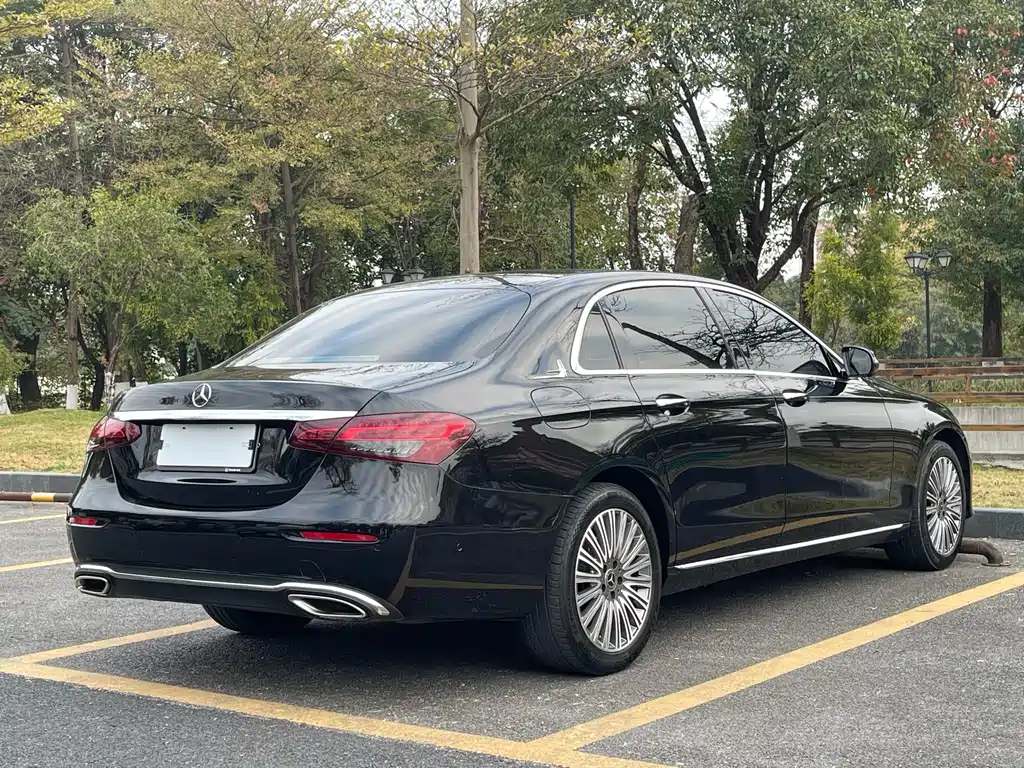 MERCEDES-BENZ E CLASS