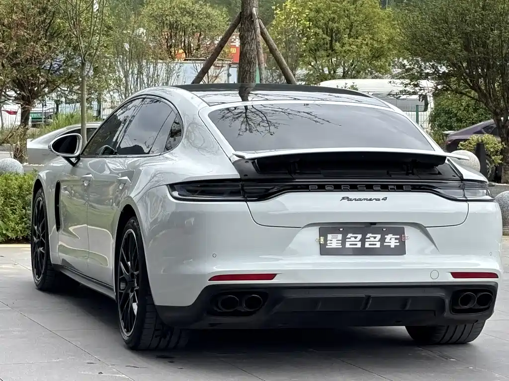 PORSCHE PANAMERA
