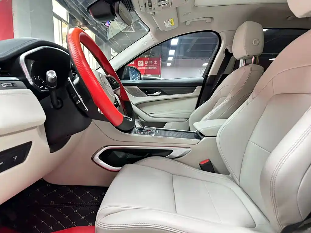 Jaguar F-PACE — миниатюра 8