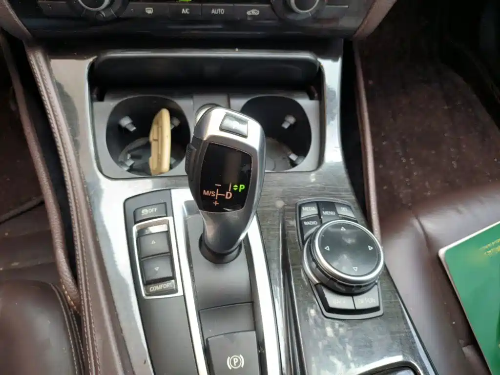 BMW 5 Series — миниатюра 7