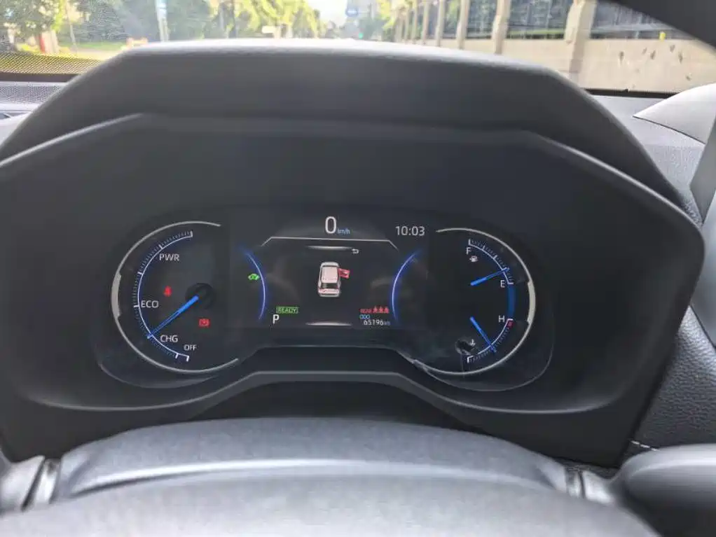 Toyota RAV4 — миниатюра 9