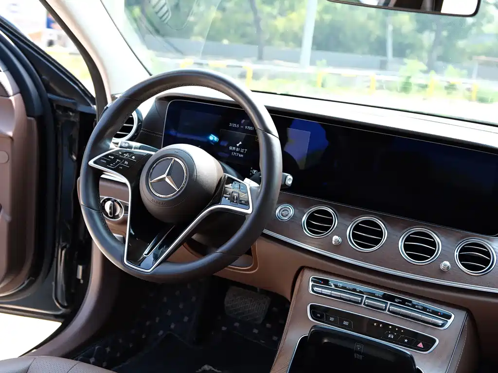 Mercedes-Benz E-Class — миниатюра 10