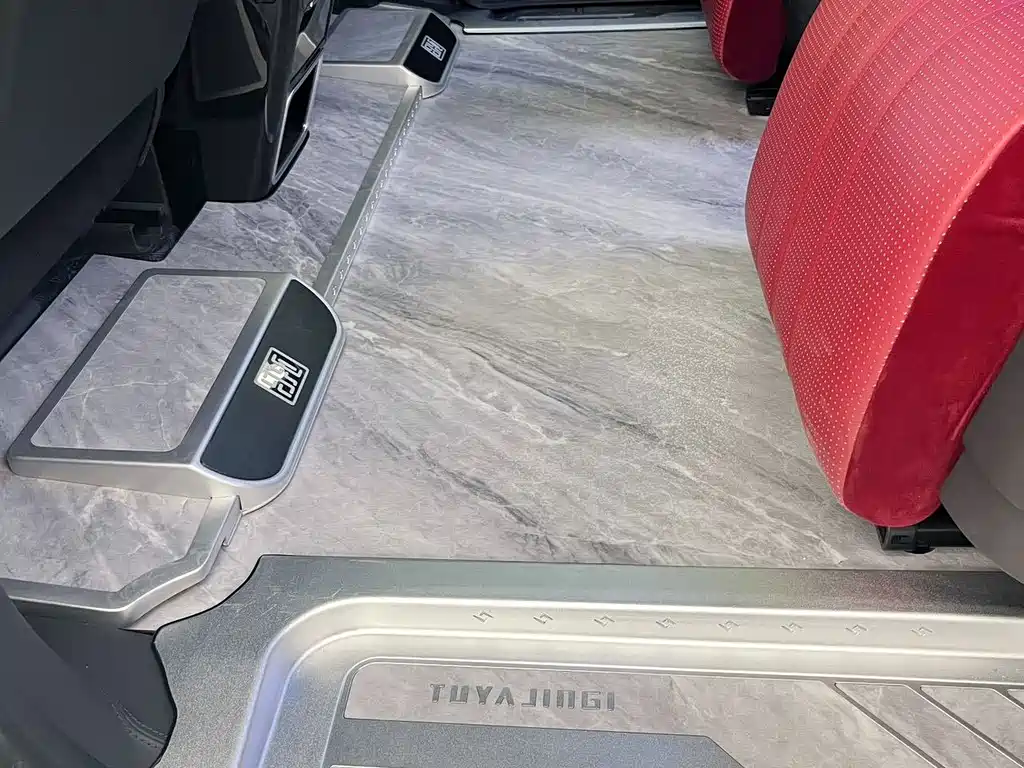 Toyota Granvia — миниатюра 12