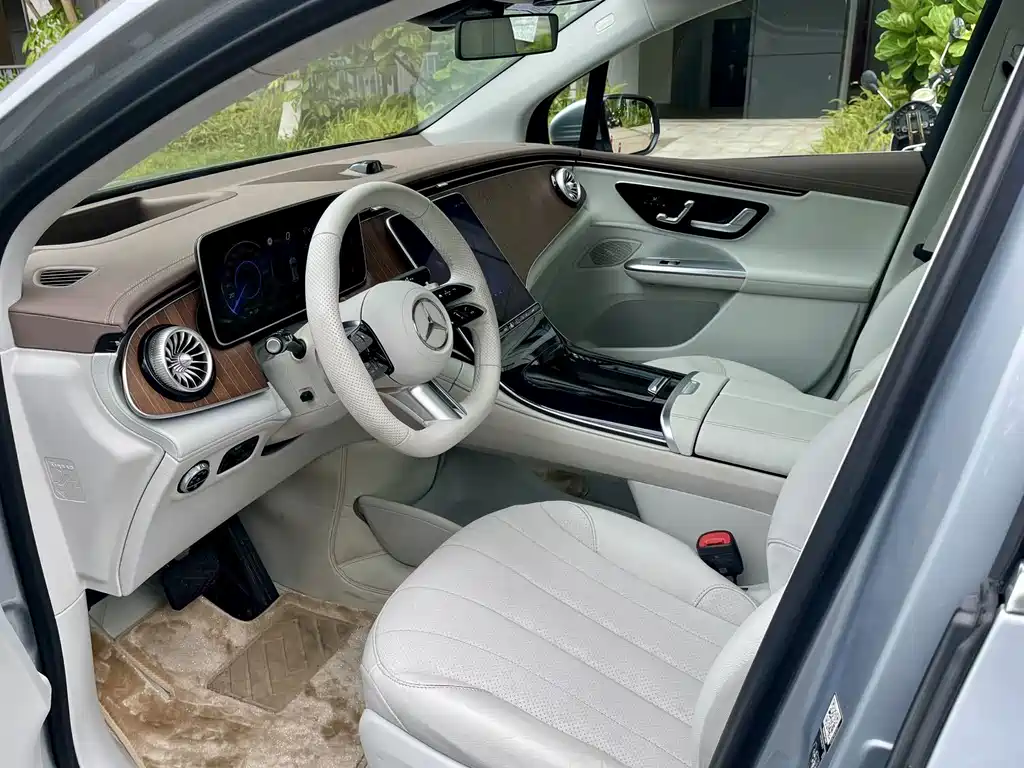 Mercedes-Benz EQE SUV — миниатюра 3