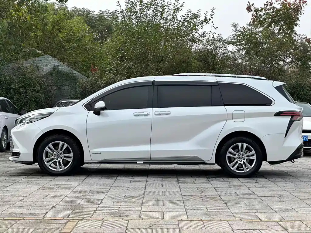 Toyota Sienna — миниатюра 10