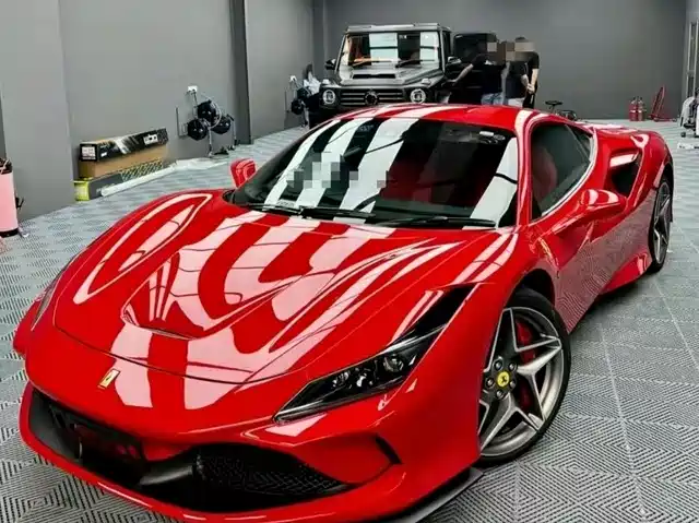 FERRARI F8