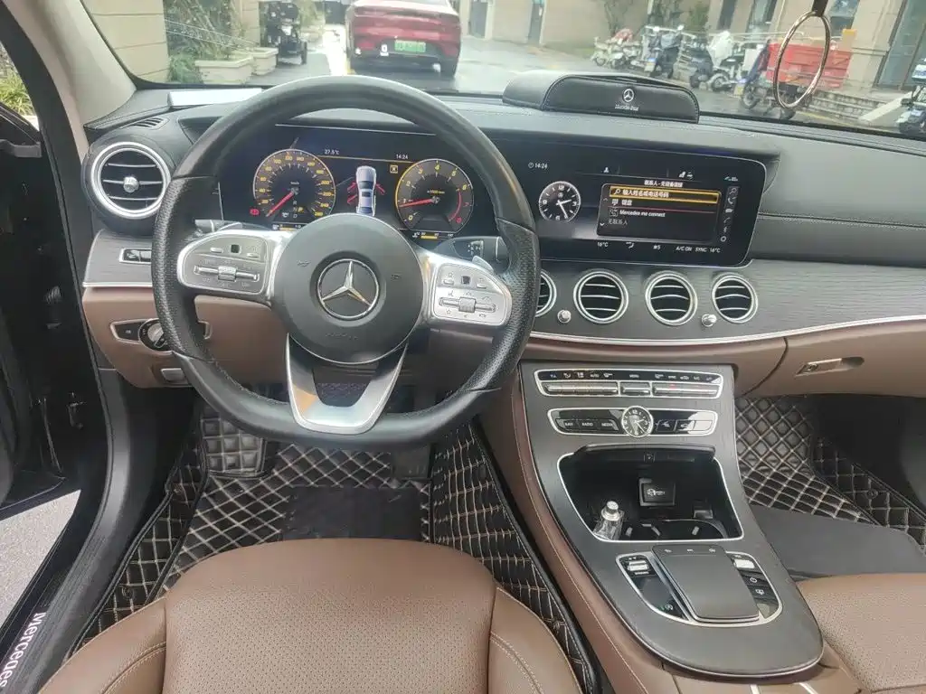 Mercedes-Benz E-Class — миниатюра 3