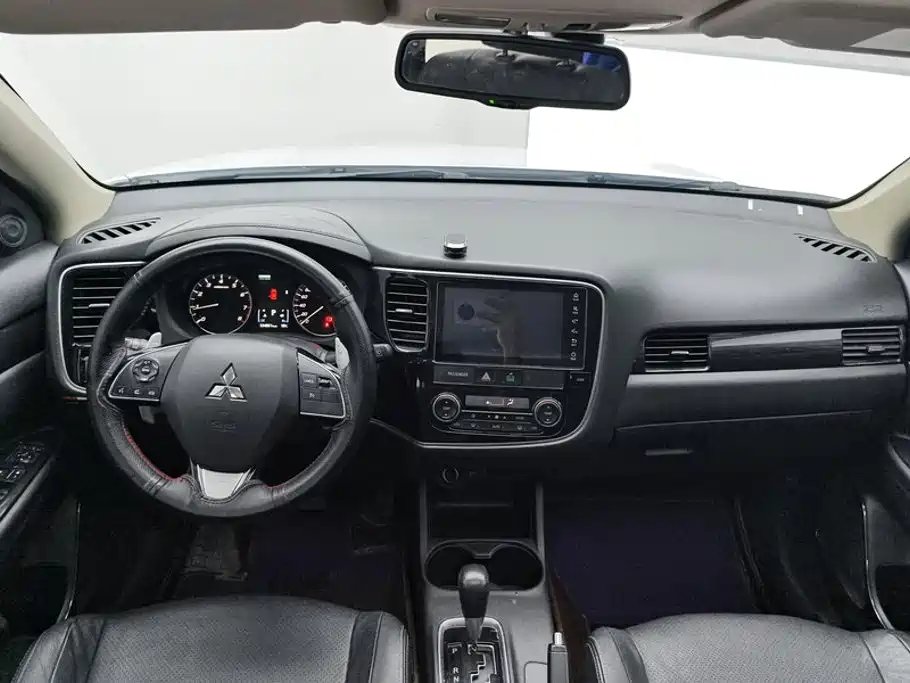 Mitsubishi Outlander — миниатюра 12