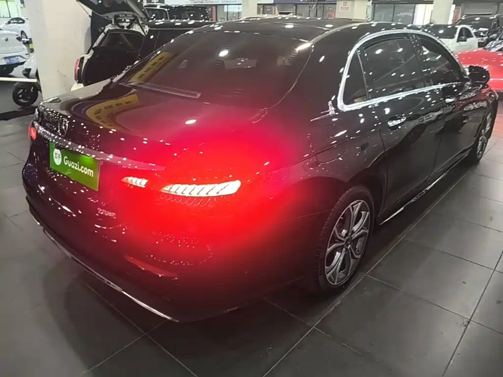 Mercedes-Benz E-Class — миниатюра 7