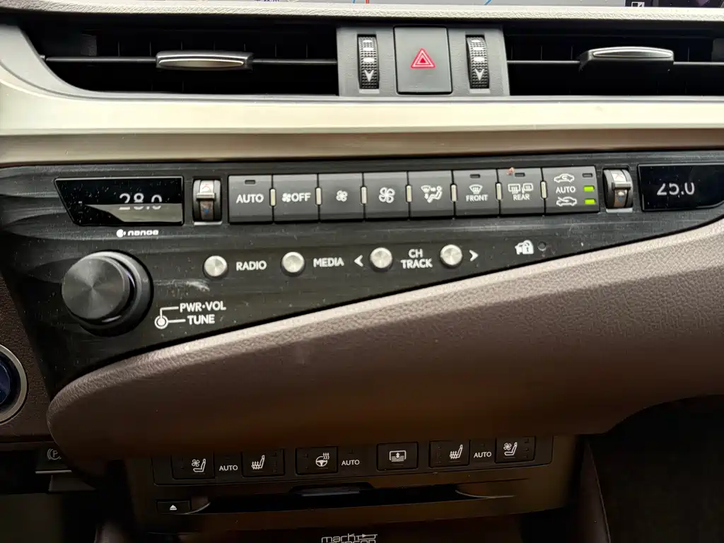 Lexus ES — миниатюра 6