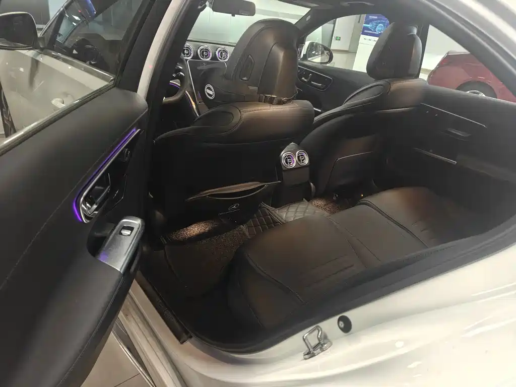 Mercedes-Benz C-Class — миниатюра 3