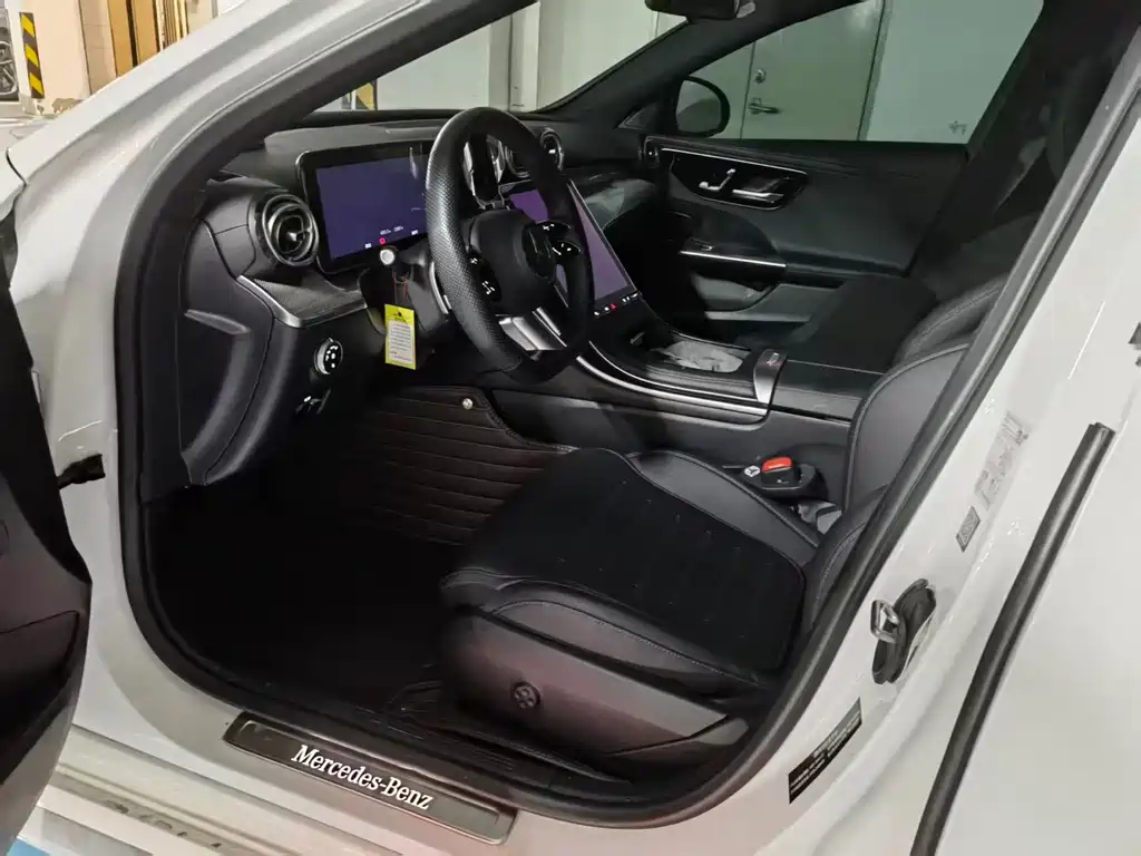 Mercedes-Benz C-Class — миниатюра 6
