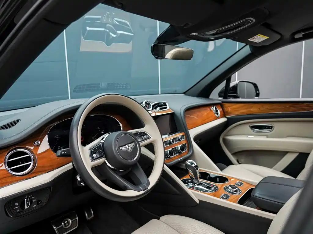 Bentley Bentayga — миниатюра 6