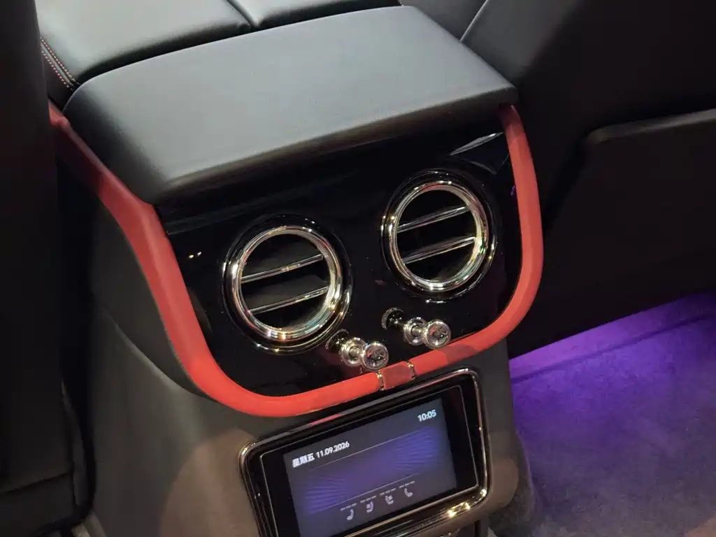 Bentley Bentayga — миниатюра 17