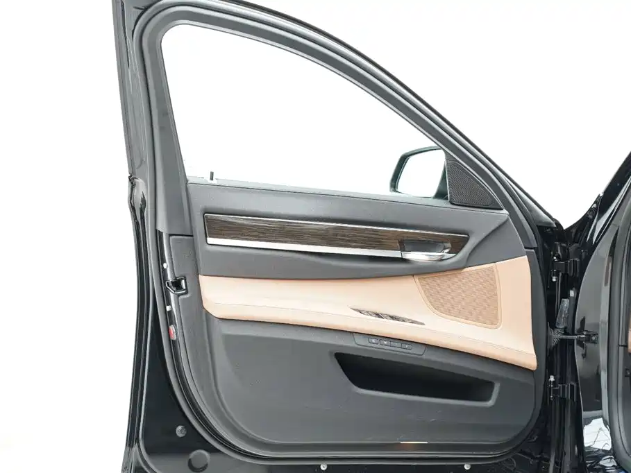 BMW 7 Series — миниатюра 15