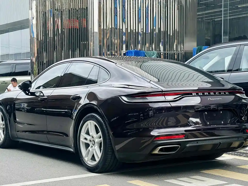 PORSCHE PANAMERA
