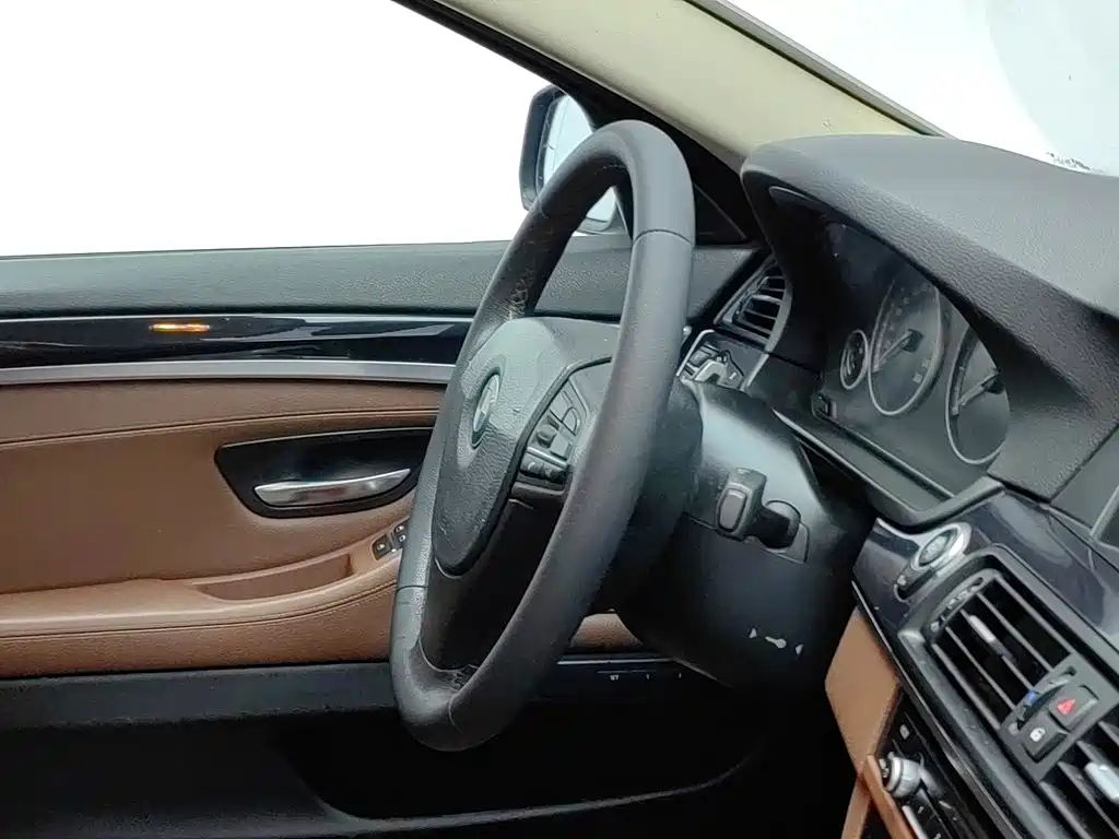 BMW 5 Series — миниатюра 22