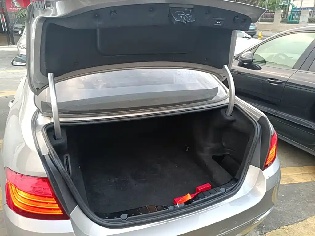 BMW 5 Series — миниатюра 19