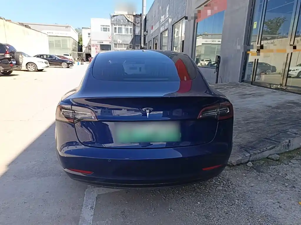 Tesla Model 3 — миниатюра 6