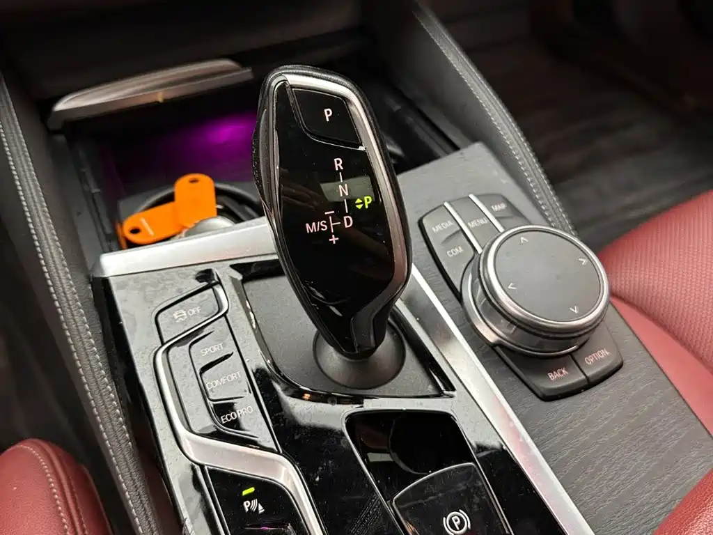 BMW 5 Series — миниатюра 16