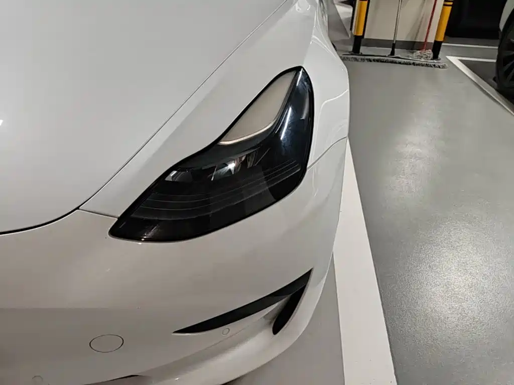 Tesla Model 3 — миниатюра 24