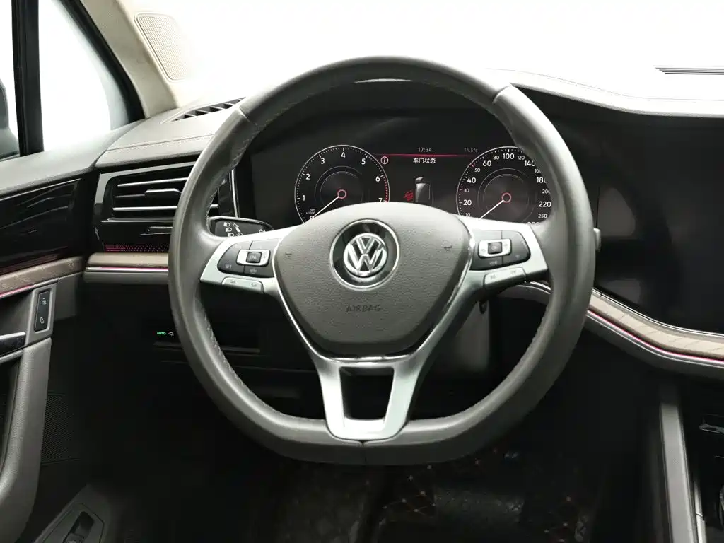 Volkswagen Touareg — миниатюра 15