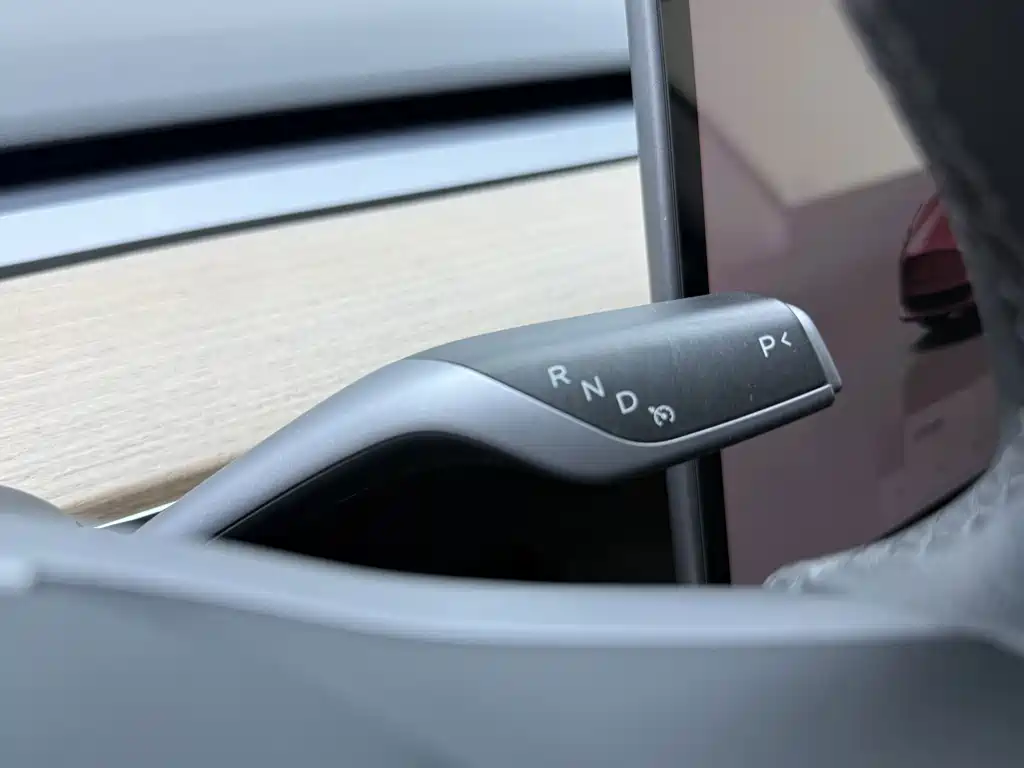 Tesla Model 3 — миниатюра 17