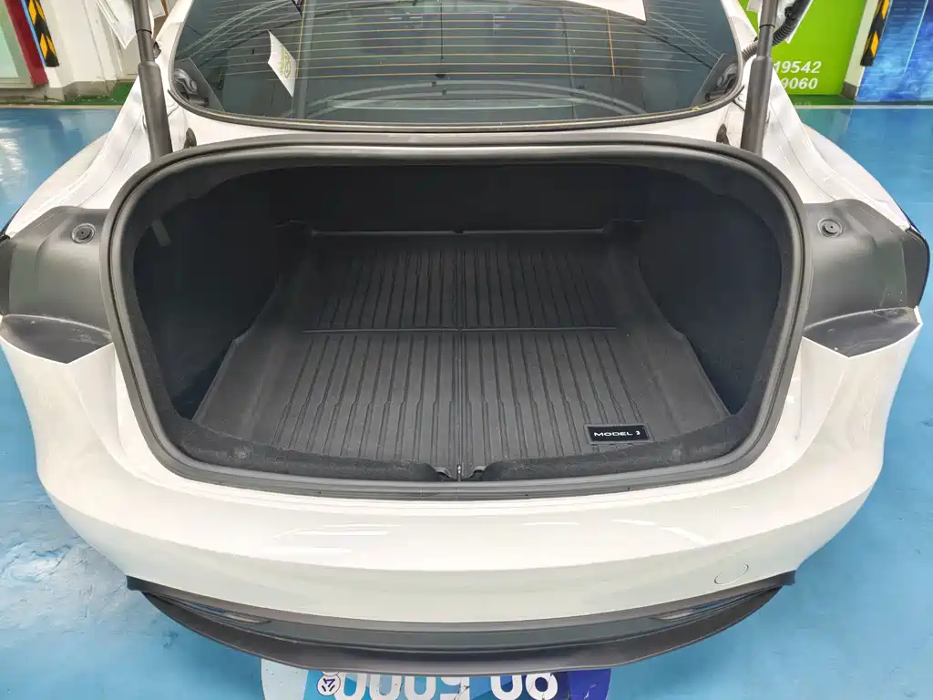 Tesla Model 3 — миниатюра 21
