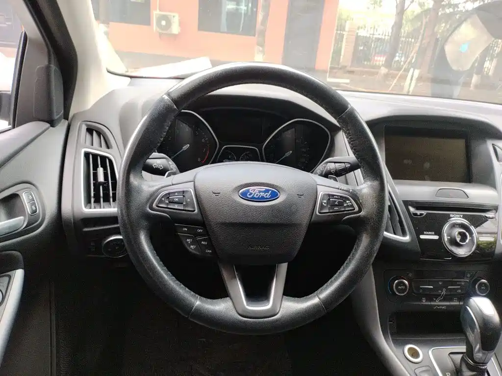 Ford Focus — миниатюра 6