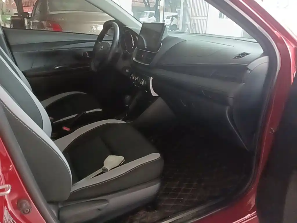 Toyota Yaris L — миниатюра 25