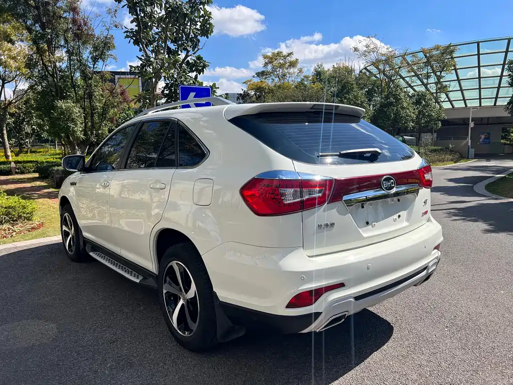 BYD S7