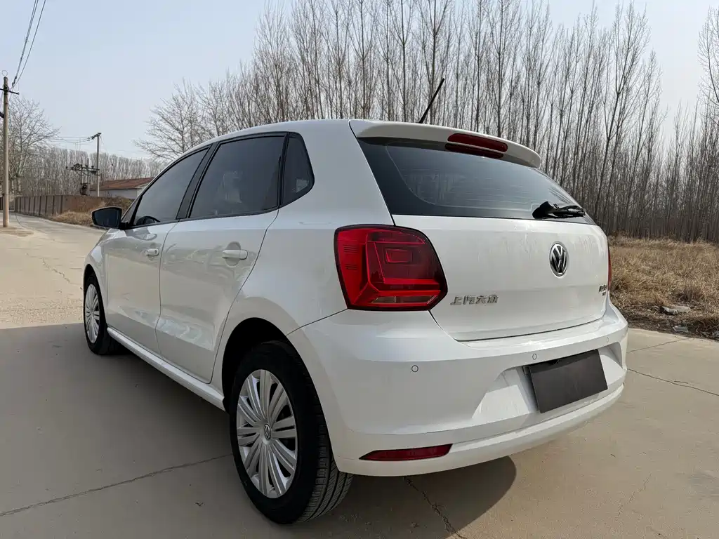 VOLKSWAGEN POLO