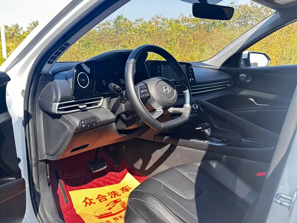 Hyundai Elantra — миниатюра 12