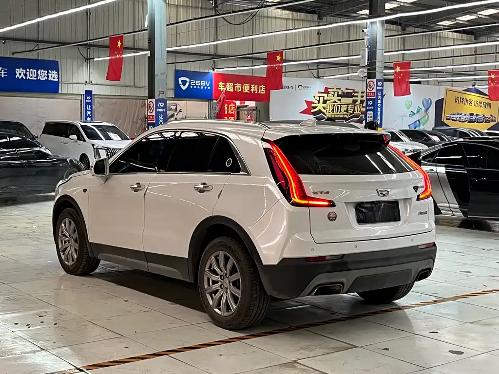 CADILLAC XT4