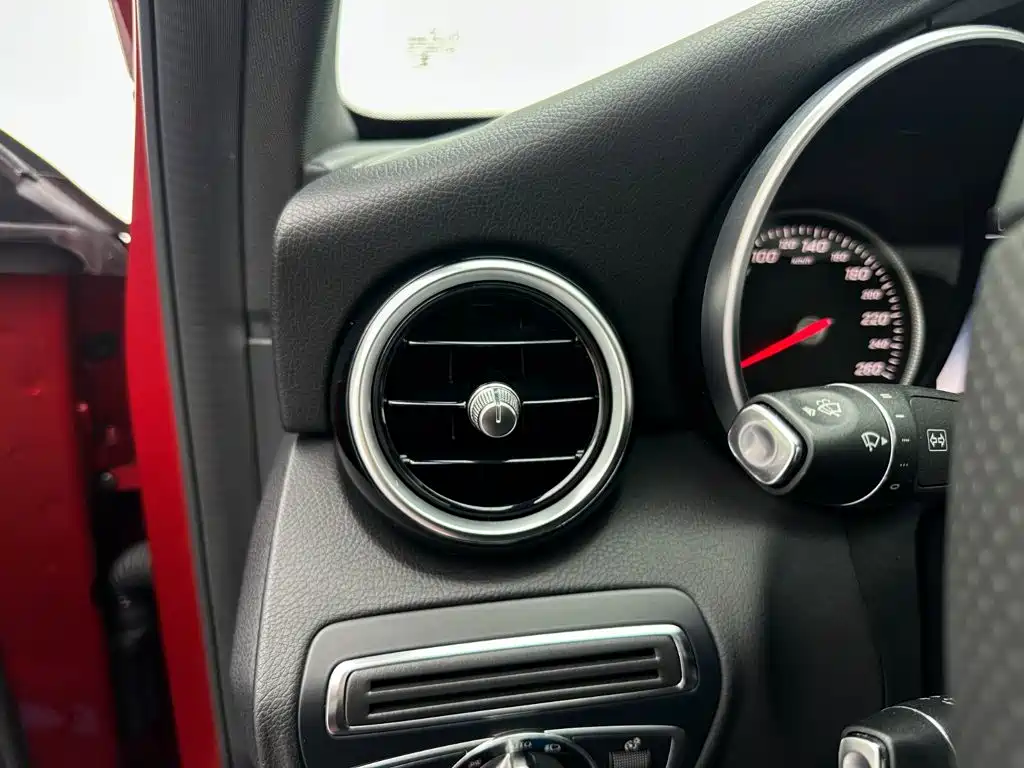 Mercedes-Benz C-Class — миниатюра 11