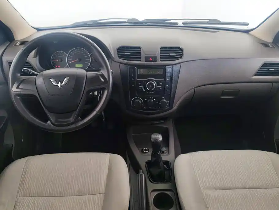Wuling Hongguang — миниатюра 12