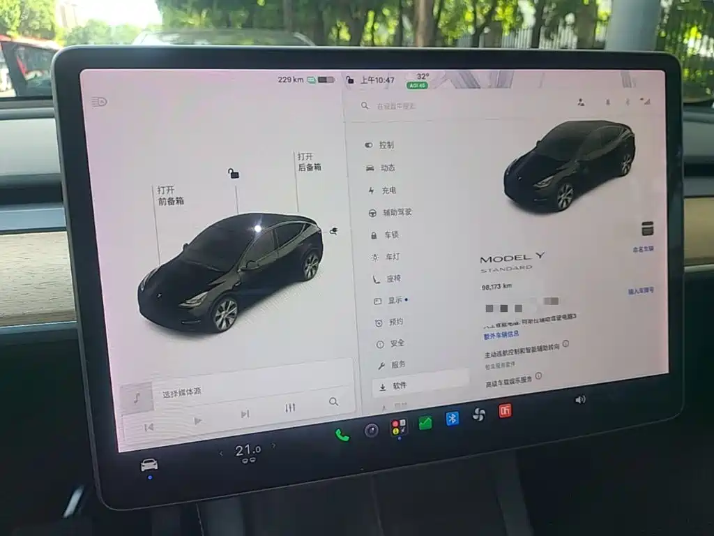 Tesla Model Y — миниатюра 12
