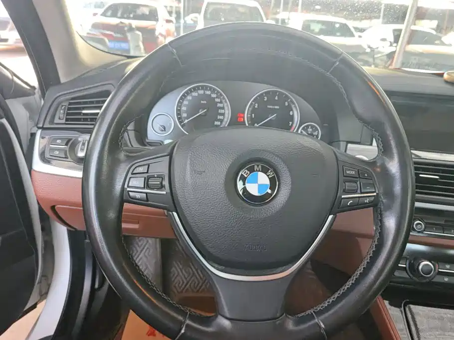 BMW 5 Series — миниатюра 15