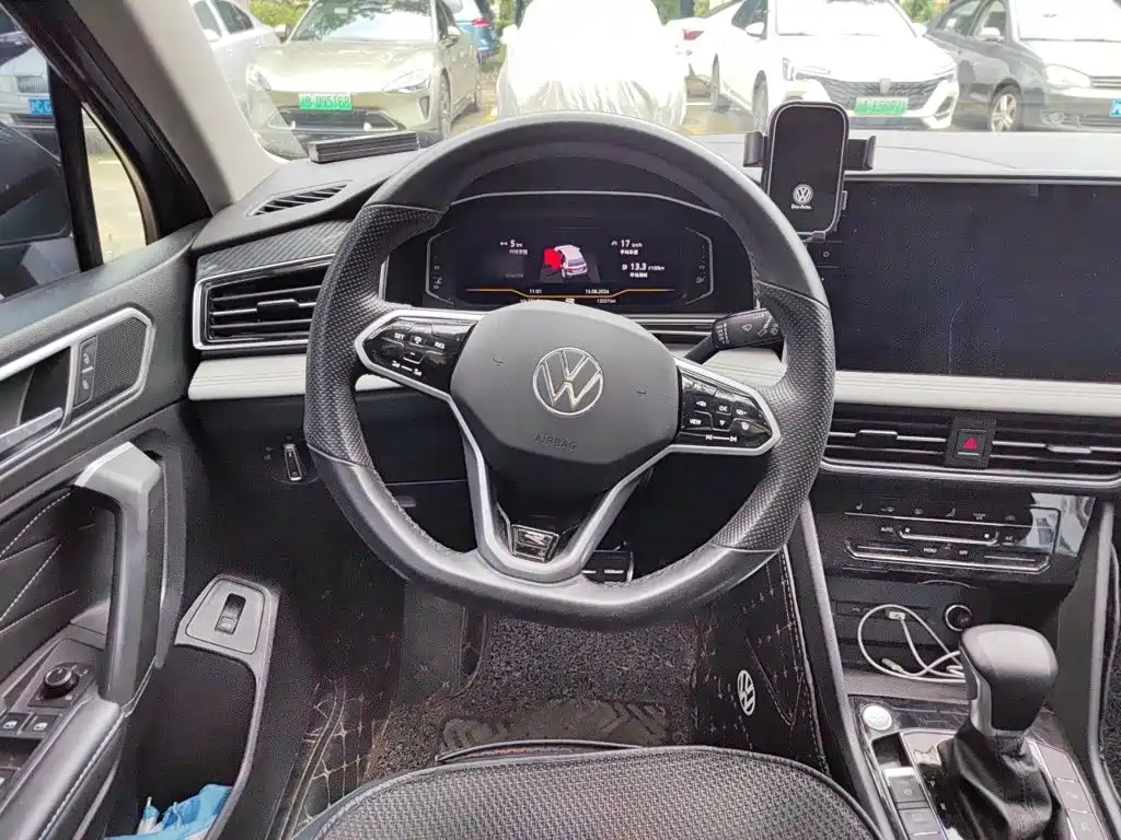 Volkswagen Tiguan L — миниатюра 3