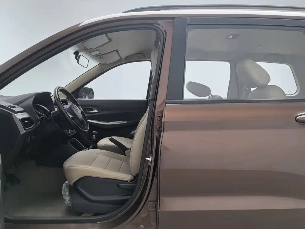 Wuling Hongguang — миниатюра 10