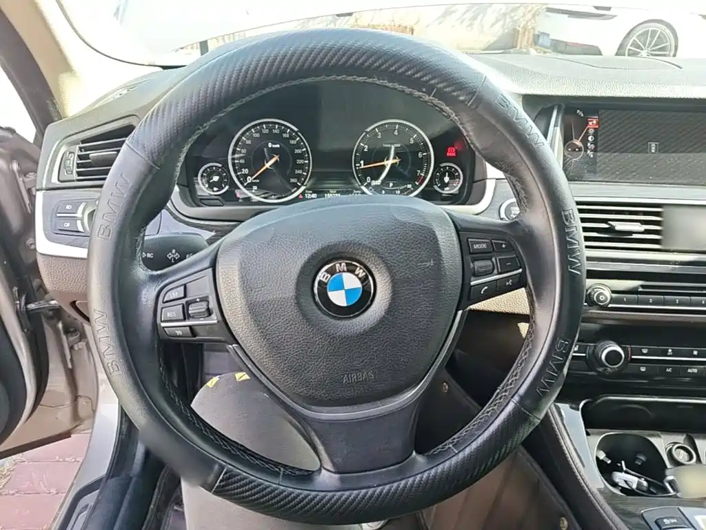 BMW 5 Series — миниатюра 11