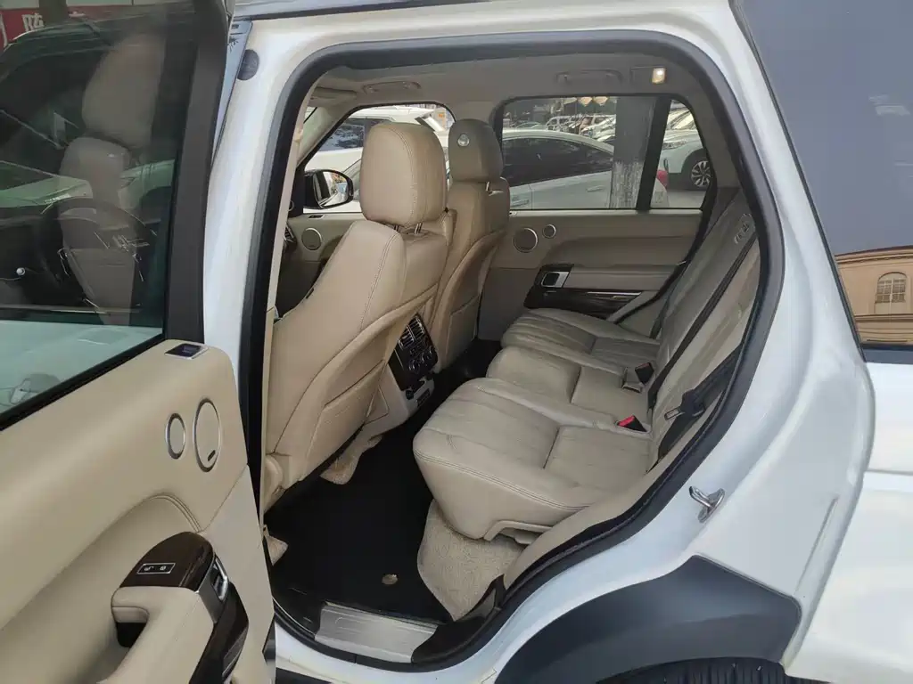 Land Rover Range Rover — миниатюра 3