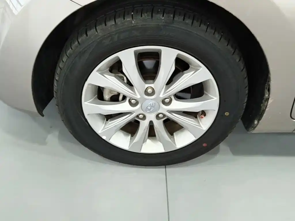 Hyundai Elantra Langdong — миниатюра 23