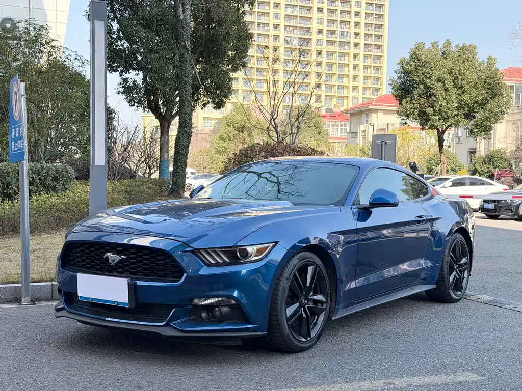 FORD MUSTANG