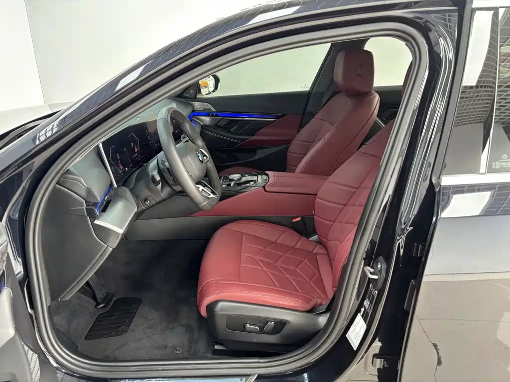 BMW 5 Series — миниатюра 12