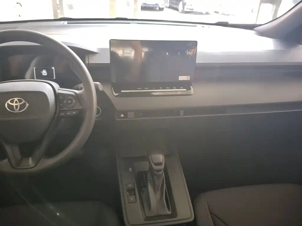 Toyota Corolla Cross — миниатюра 13