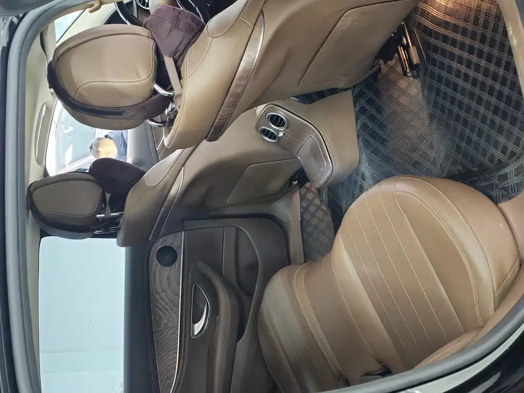 Mercedes-Benz E-Class — миниатюра 8