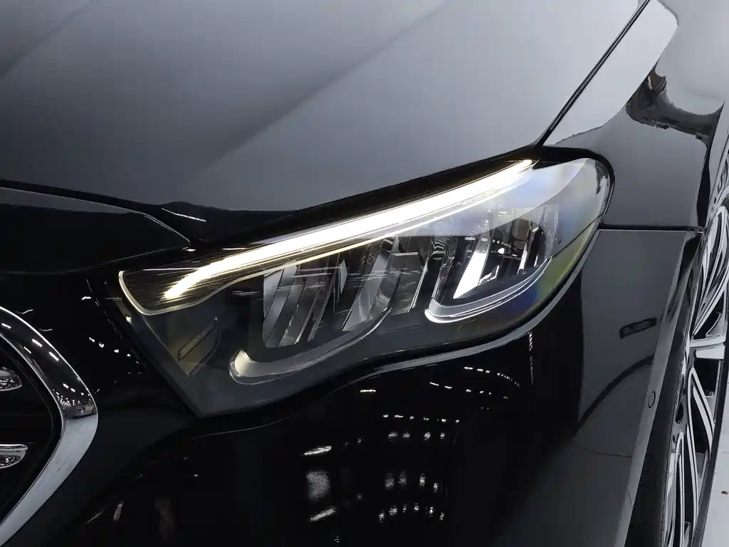 Mercedes-Benz E-Class — миниатюра 22